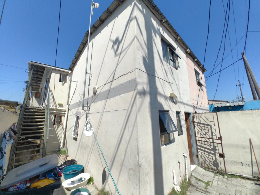 8 Bedroom Property for Sale in Delft Western Cape